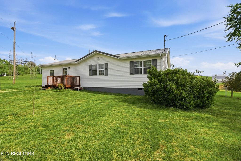 Photo of 133 Crescent Lane, Jacksboro, TN 37757 (MLS # 1337416)