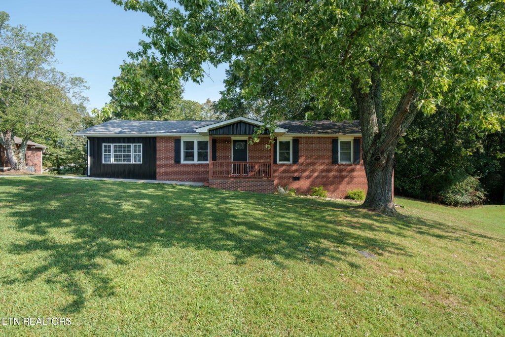 Photo of 598 Glenwood Circle, Crossville, TN 38555 (MLS # 1356546)