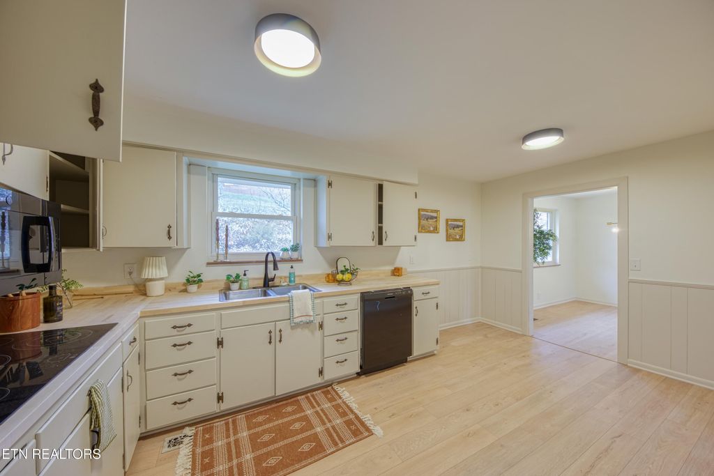 Photo of 501 Westbury Drive, Clinton, TN 37716 (MLS # 1323598)