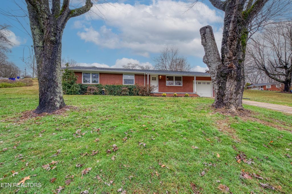 Photo of 501 Westbury Drive, Clinton, TN 37716 (MLS # 1323598)