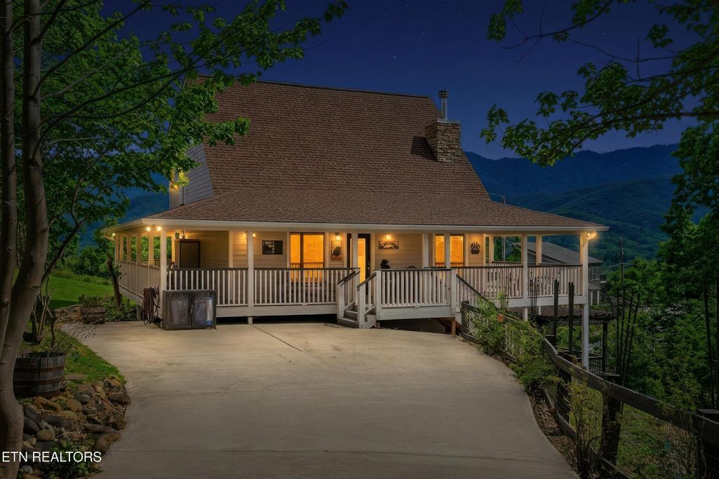 Photo of 860 Pine Top Lane, Gatlinburg, TN 37738 (MLS # 1337526)