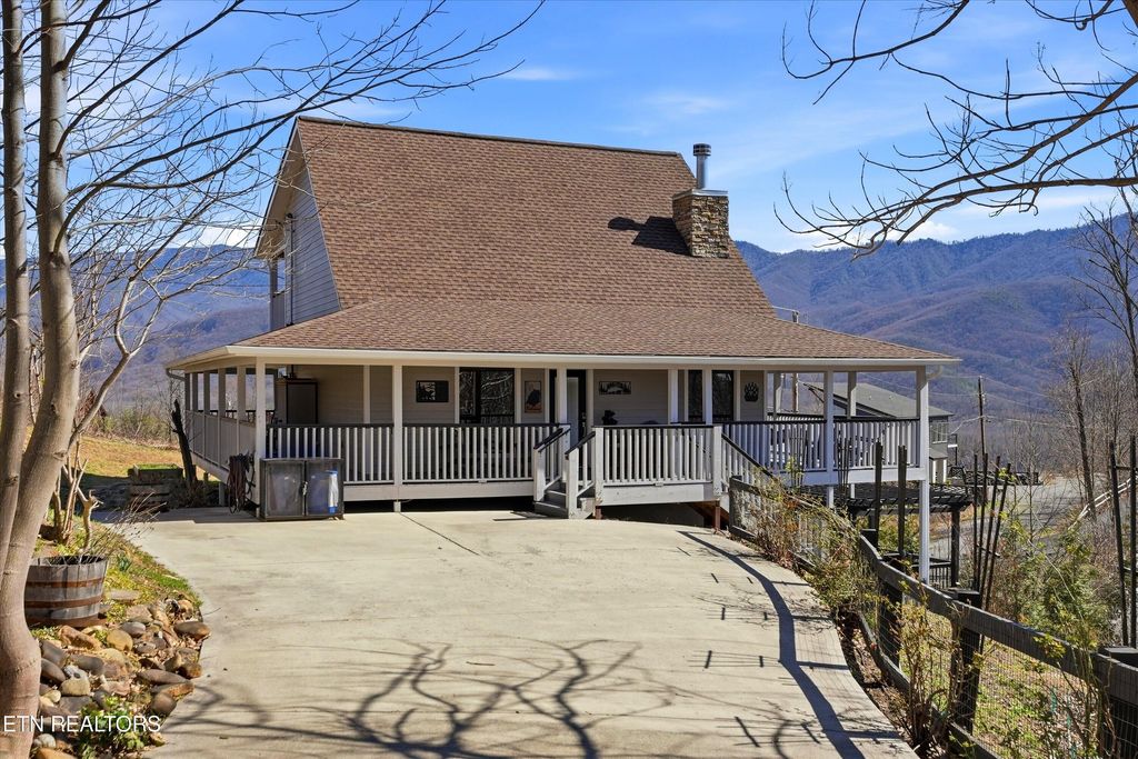 Photo of 860 Pine Top Lane, Gatlinburg, TN 37738 (MLS # 1337526)