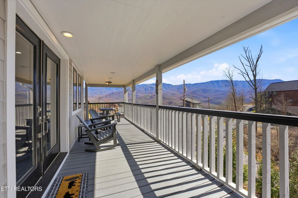 Photo of 860 Pine Top Lane, Gatlinburg, TN 37738 (MLS # 1337526)