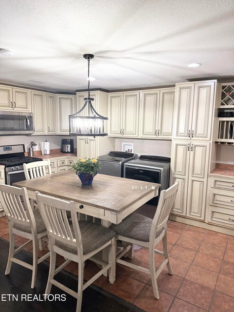 Tiny photo for 925 Medaris St, Clinton, TN 37716 (MLS # 1345993)