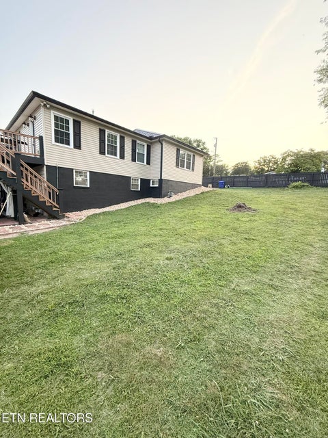 Tiny photo for 925 Medaris St, Clinton, TN 37716 (MLS # 1345993)