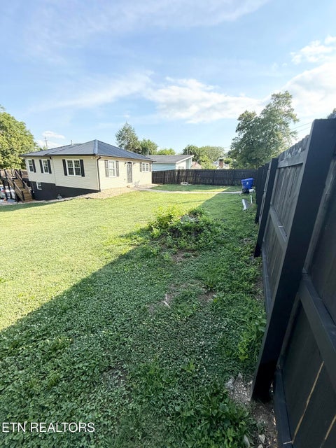 Tiny photo for 925 Medaris St, Clinton, TN 37716 (MLS # 1345993)