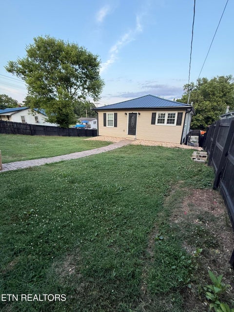 Tiny photo for 925 Medaris St, Clinton, TN 37716 (MLS # 1345993)