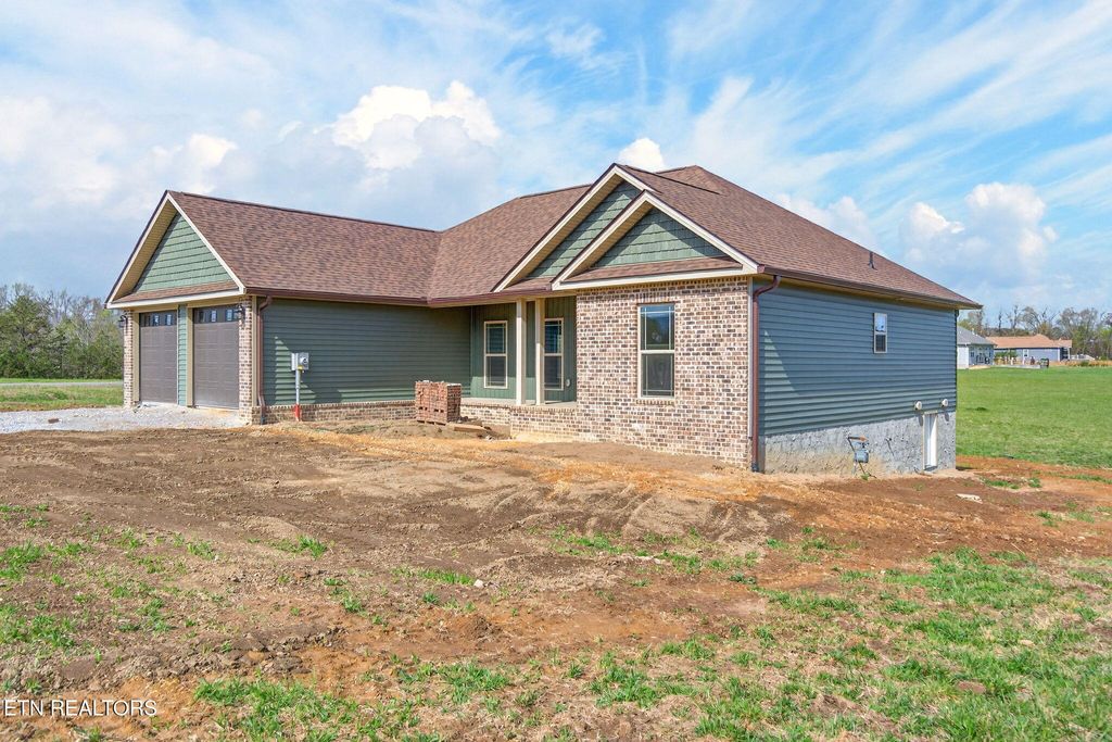 Photo of 770 Estate Loop Tr, Crossville, TN 38555 (MLS # 1335902)