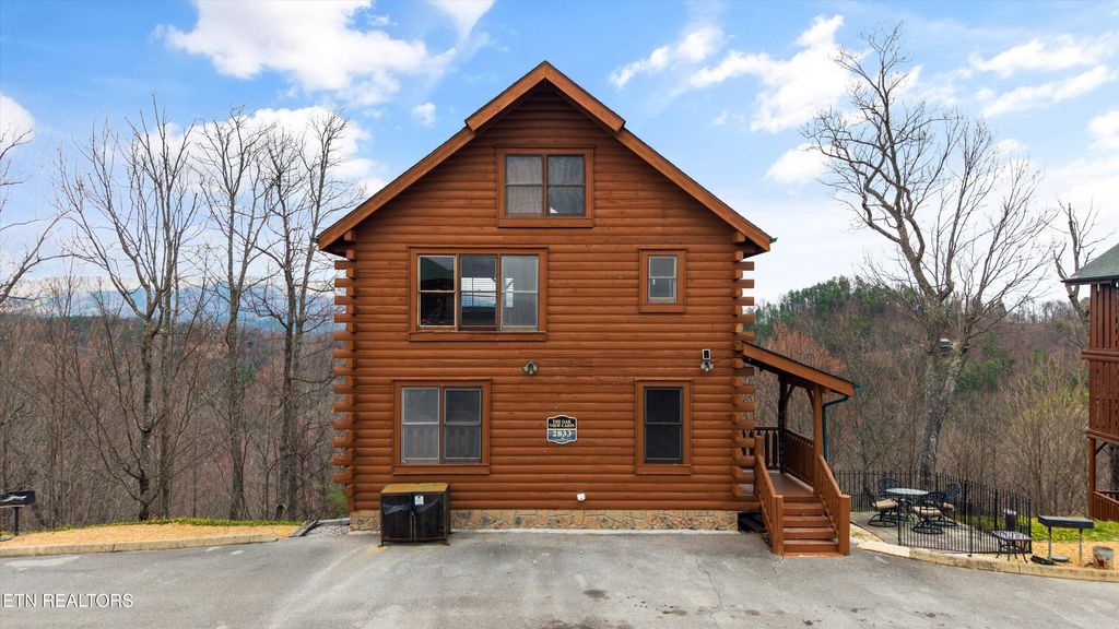 Photo of 2833 White Oak Ridge Lane, Sevierville, TN 37862 (MLS # 1334399)