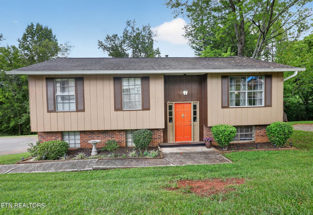 Photo of 2220 Highland Rd, Maryville, TN 37801 (MLS # 1350756)