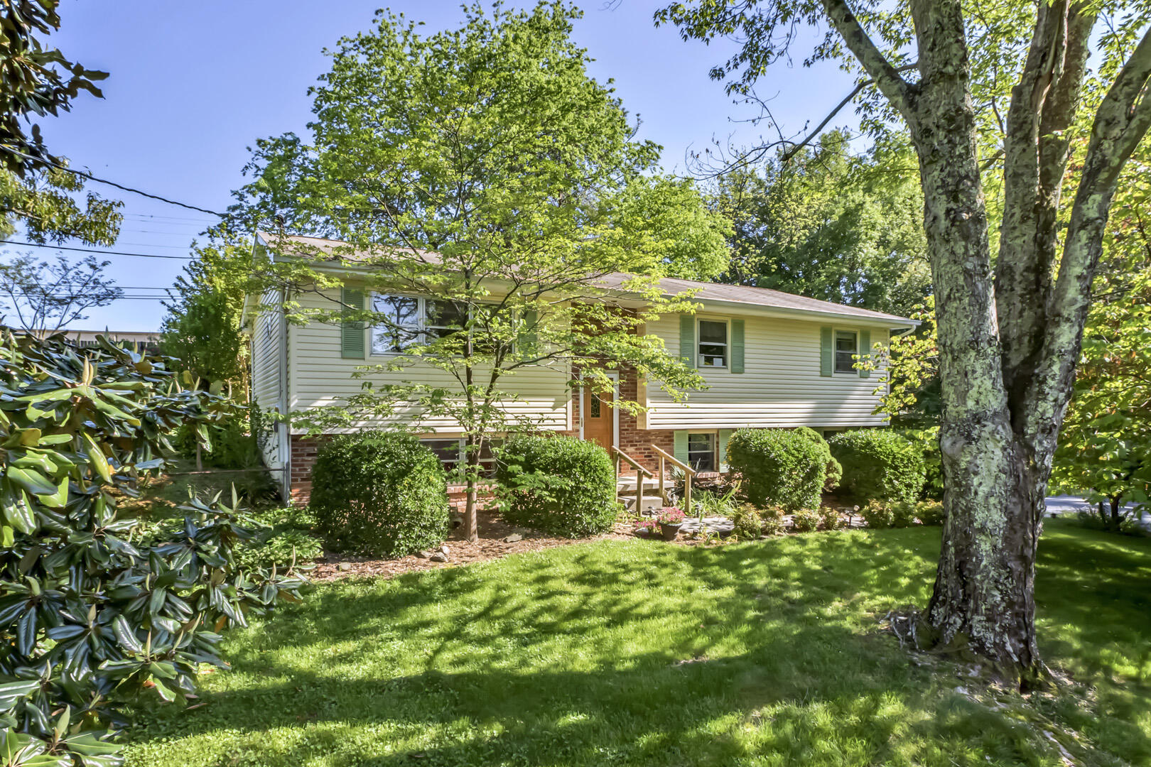 Photo 1 of 19 — 10713 Plum Creek Drive, Knoxville, TN 37922
