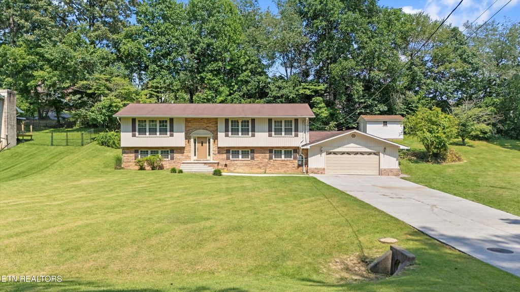 Photo of 622 Woodland Drive, Clinton, TN 37716 (MLS # 1306017)