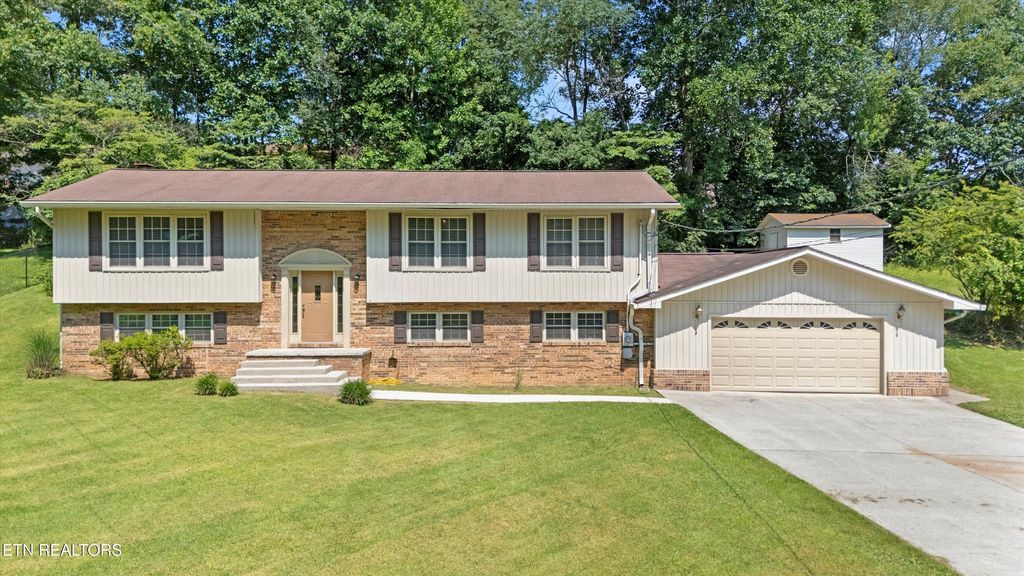 Photo of 622 Woodland Drive, Clinton, TN 37716 (MLS # 1306017)