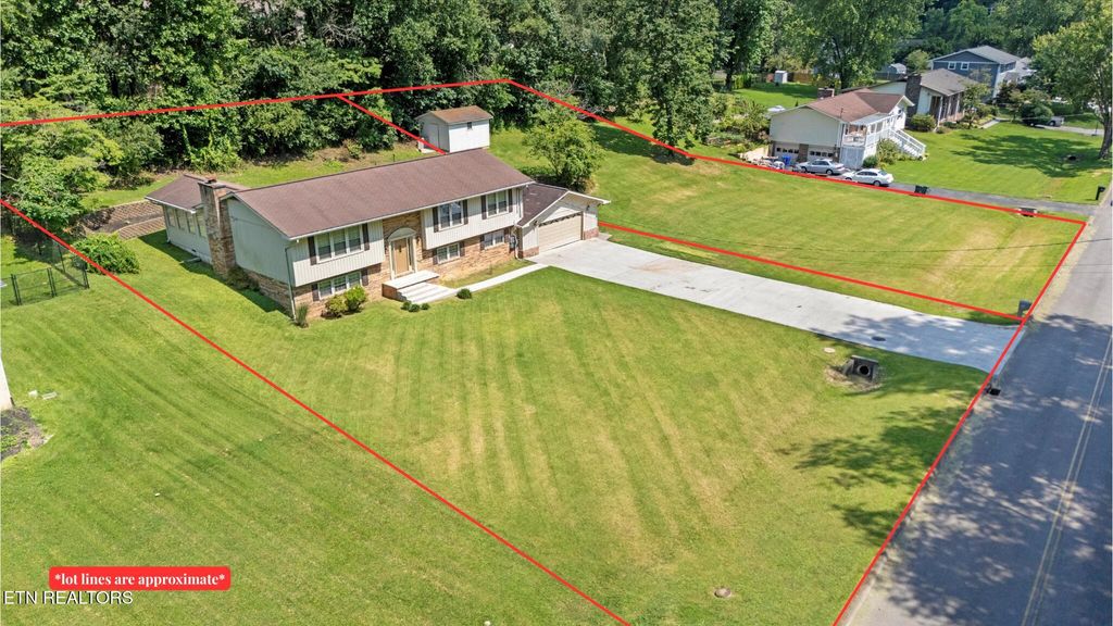 Photo of 622 Woodland Drive, Clinton, TN 37716 (MLS # 1306017)