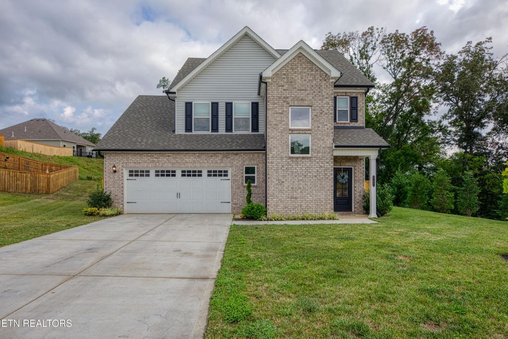 Photo of 247 English Oak Lane, Lenoir City, TN 37771 (MLS # 1311268)