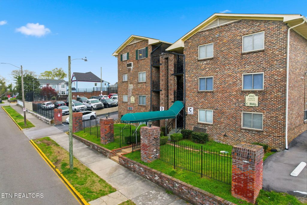 Photo of 1510 Forest Ave #D101, Knoxville, TN 37916 (MLS # 1333811)