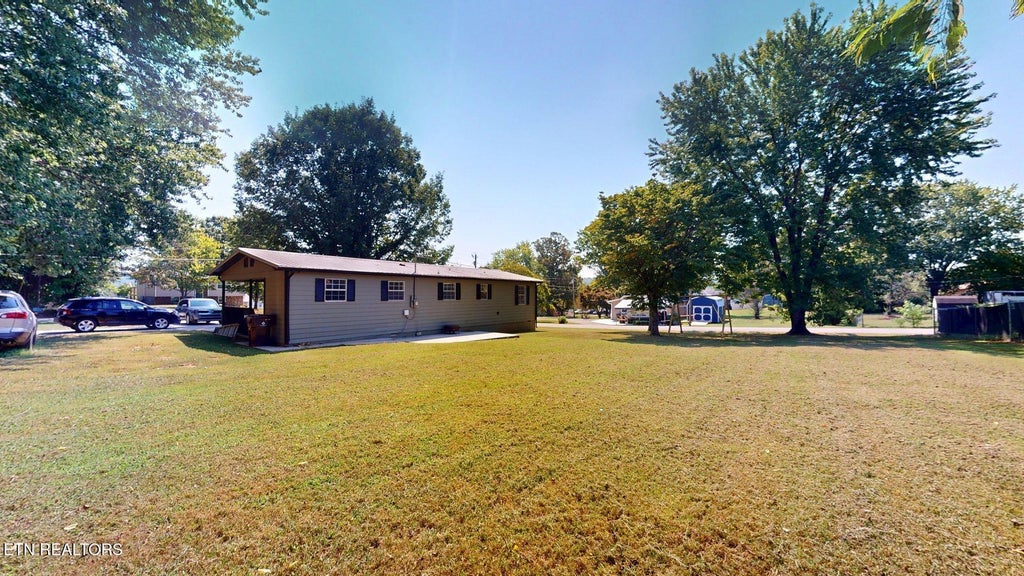 Photo of 1004 Lincoln Drive, Madisonville, TN 37354 (MLS # 1354589)