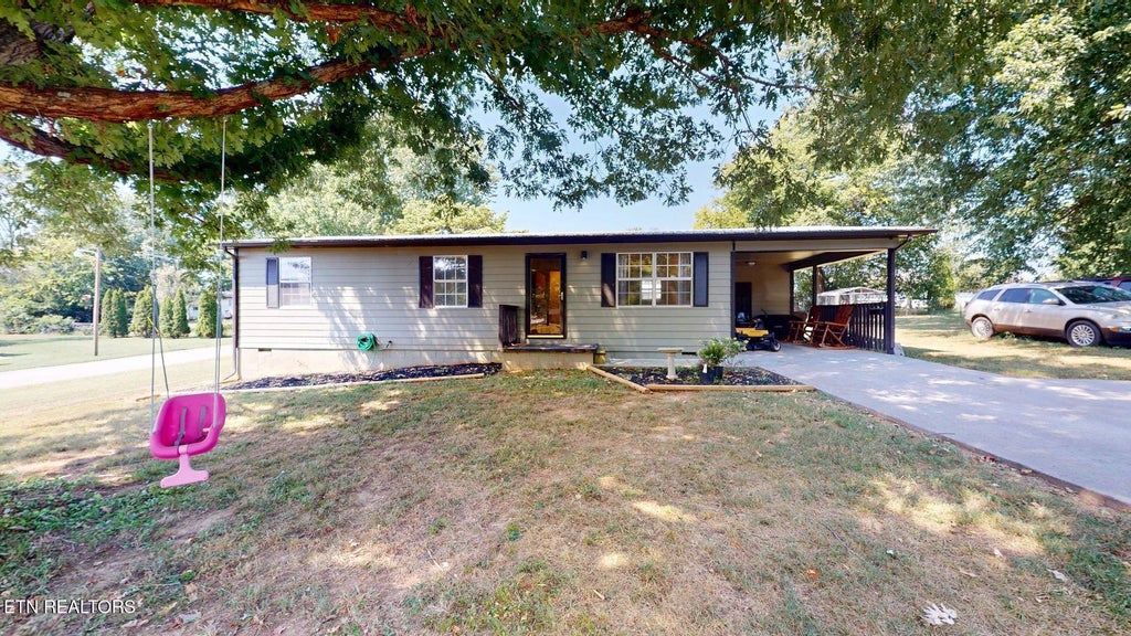 Photo of 1004 Lincoln Drive, Madisonville, TN 37354 (MLS # 1354589)