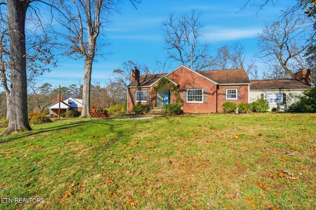 Photo of 5111 E Sunset Rd, Knoxville, TN 37914 (MLS # 1322833)