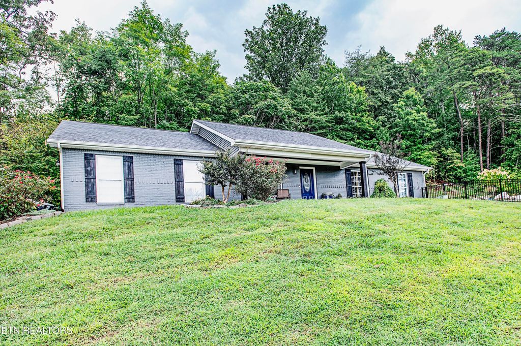 Photo of 525 E Main Ave, Friendsville, TN 37737 (MLS # 1314747)