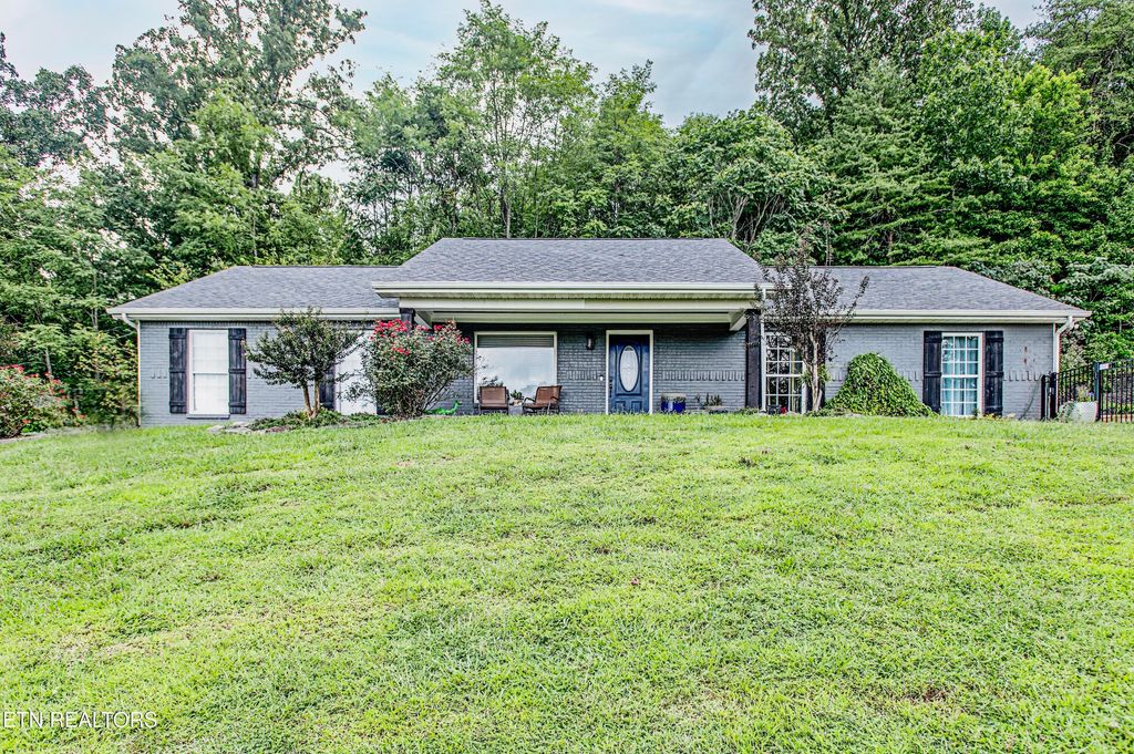 Photo of 525 E Main Ave, Friendsville, TN 37737 (MLS # 1314747)