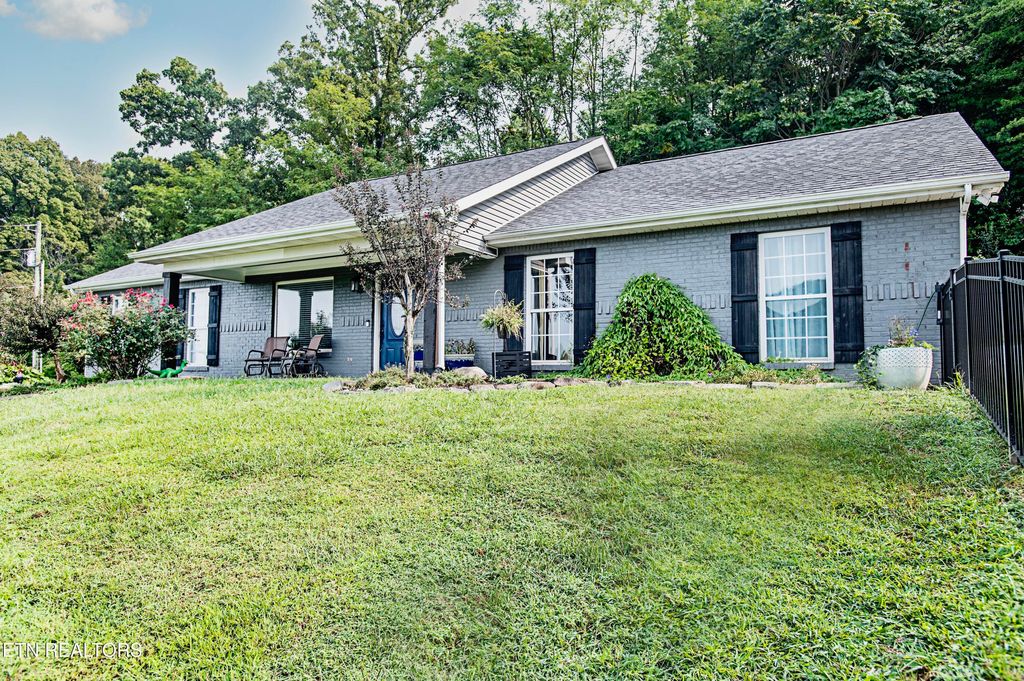Photo of 525 E Main Ave, Friendsville, TN 37737 (MLS # 1314747)