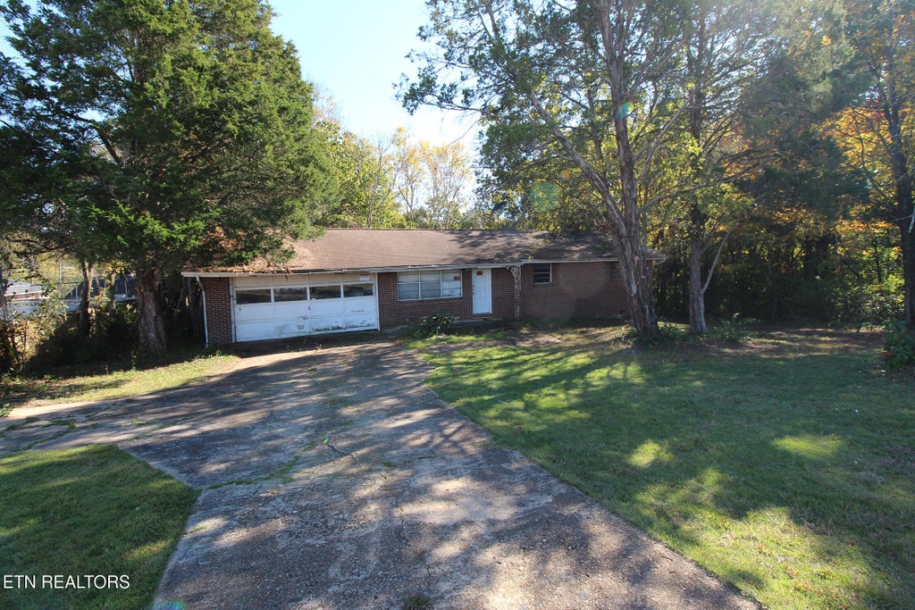 Photo of 1702 Merchant Drive, Knoxville, TN 37912 (MLS # 1360648)