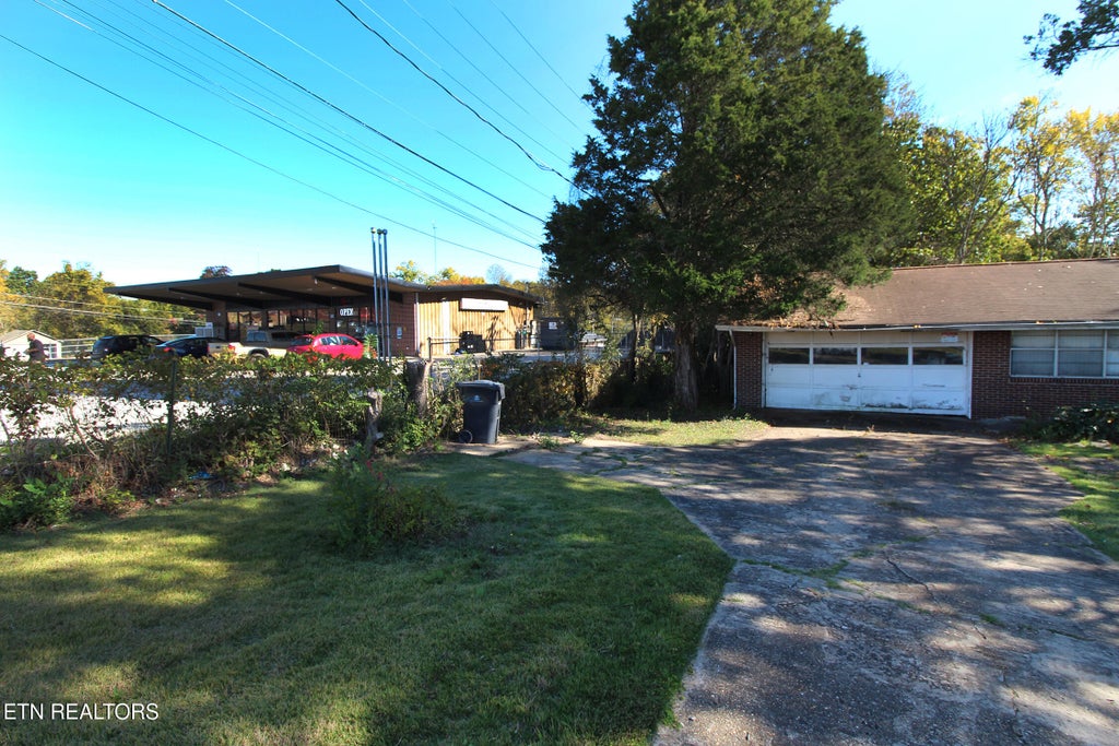 Photo of 1702 Merchant Drive, Knoxville, TN 37912 (MLS # 1360648)