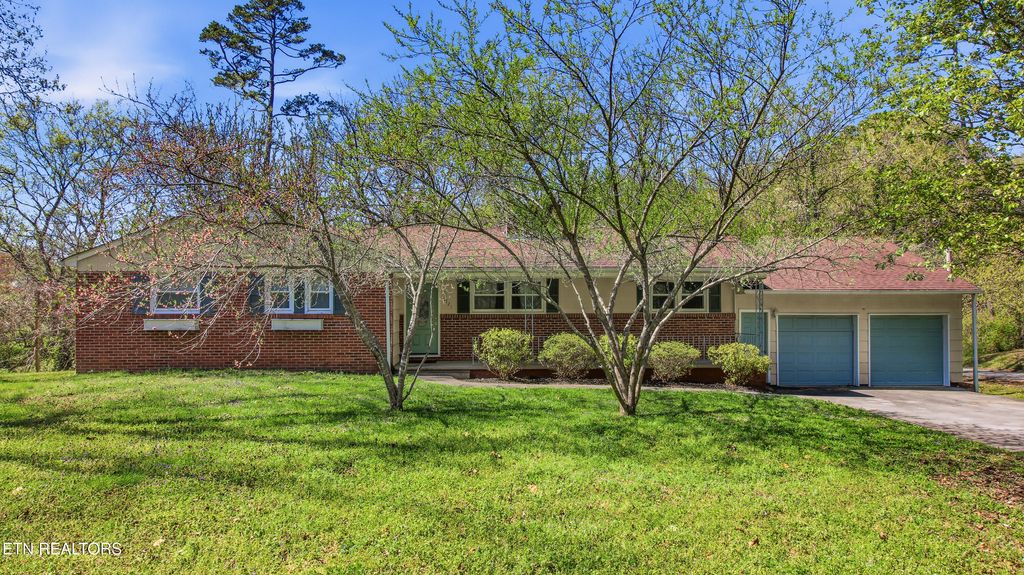 Photo of 4721 W Sunset Rd, Knoxville, TN 37914 (MLS # 1336792)