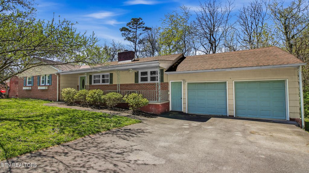 Photo of 4721 W Sunset Rd, Knoxville, TN 37914 (MLS # 1336792)