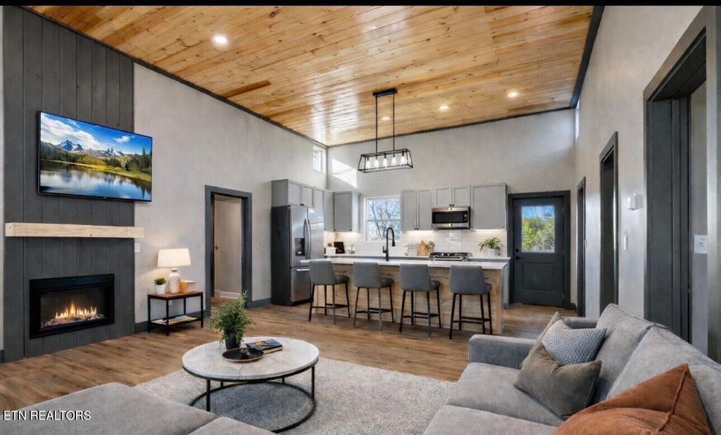 Photo of 982 Smokey Mountain Queen Rd, Sevierville, TN 37876 (MLS # 1327469)