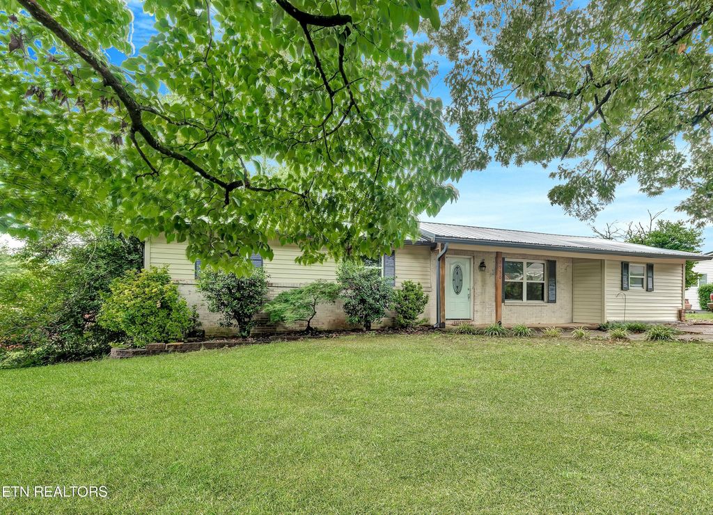 Photo of 2950 Glenn Rd, Louisville, TN 37777 (MLS # 1271778)