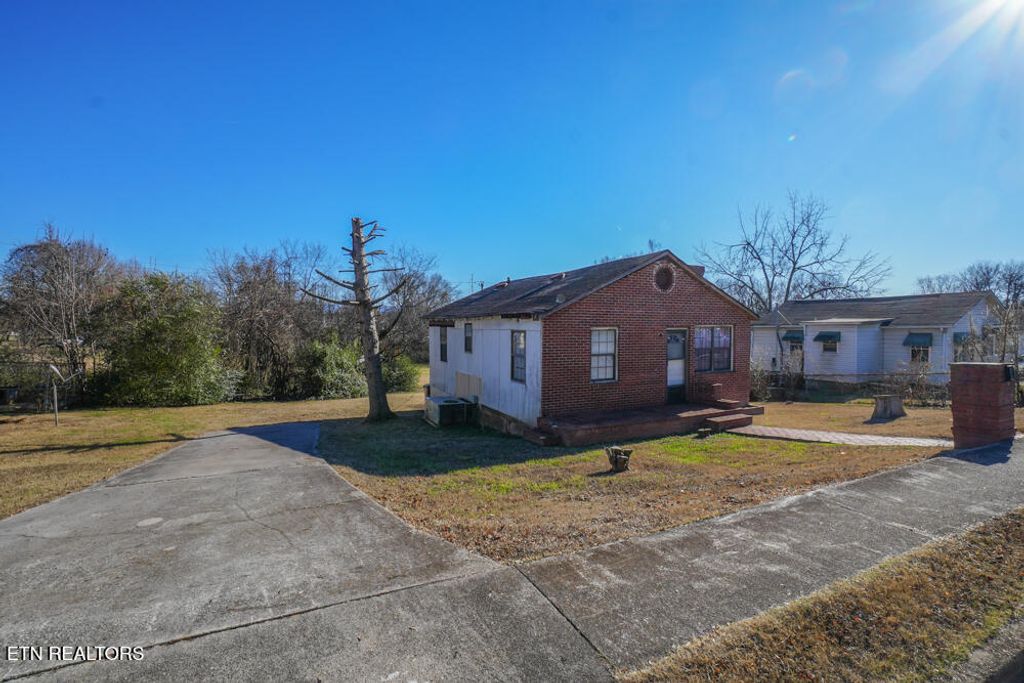 Photo of 225 W Stephenson St, Alcoa, TN 37701 (MLS # 1293212)