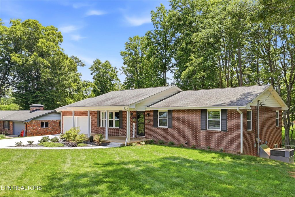 Photo of 404 Karla Drive, Knoxville, TN 37920 (MLS # 1344358)