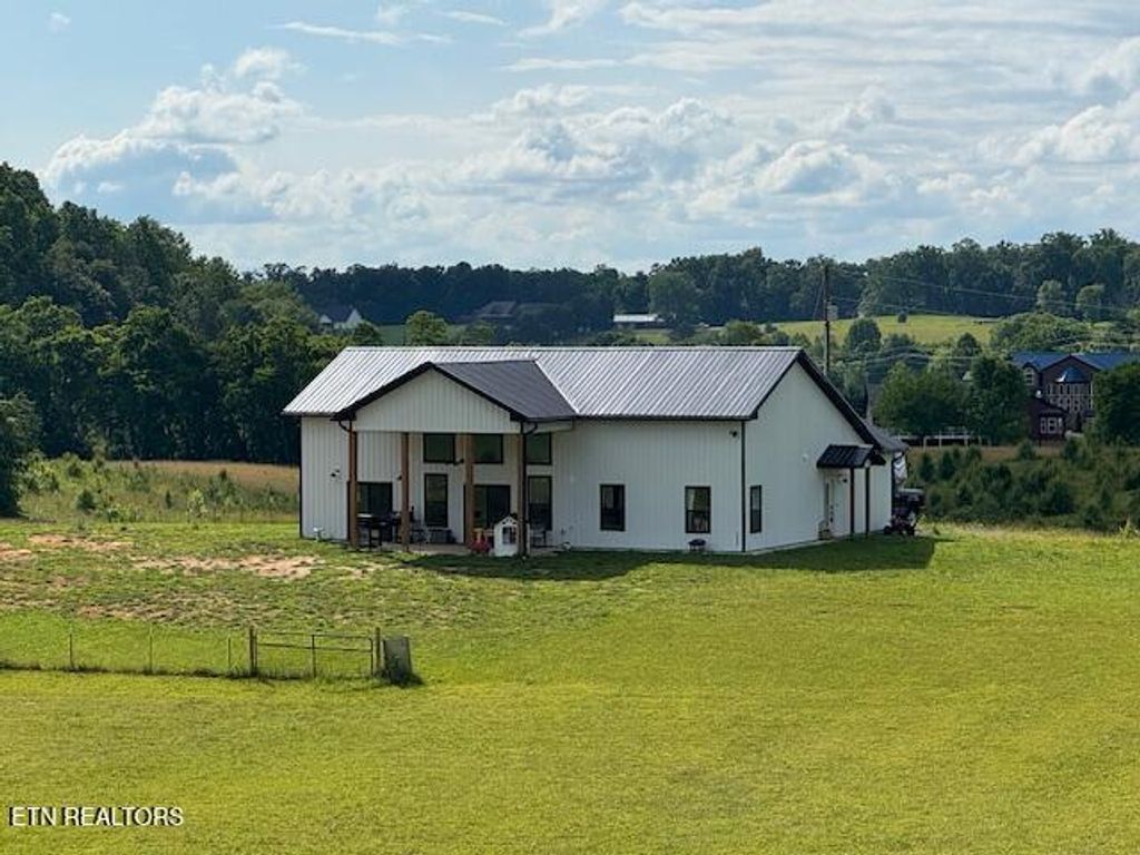 Photo of 174 County Line Road Rd, Dandridge, TN 37725 (MLS # 1303136)