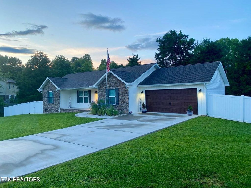 Photo of 200 J B St, New Tazewell, TN 37825 (MLS # 1265823)