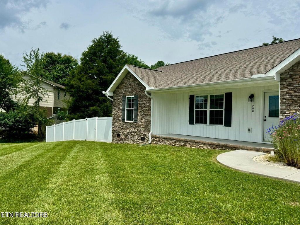 Photo of 200 J B St, New Tazewell, TN 37825 (MLS # 1265823)