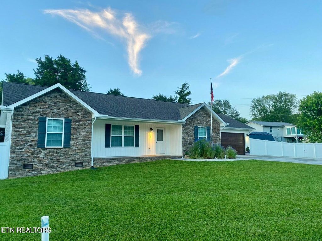 Photo of 200 J B St, New Tazewell, TN 37825 (MLS # 1265823)