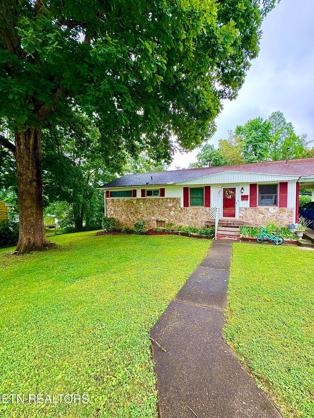 Photo of 103 Albany Rd, Oak Ridge, TN 37830 (MLS # 1305534)