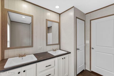 Tiny photo for 569 County Road 784A, Etowah, TN 37331 (MLS # 1334394)