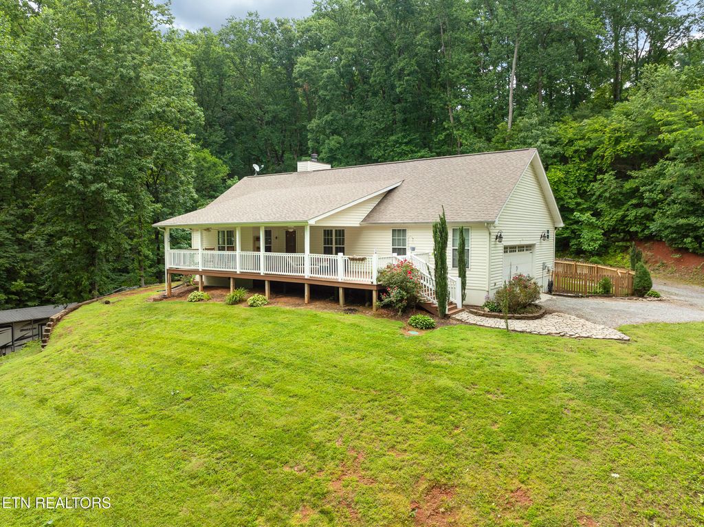 Photo of 118 Oakland Lane, Sweetwater, TN 37874 (MLS # 1305110)