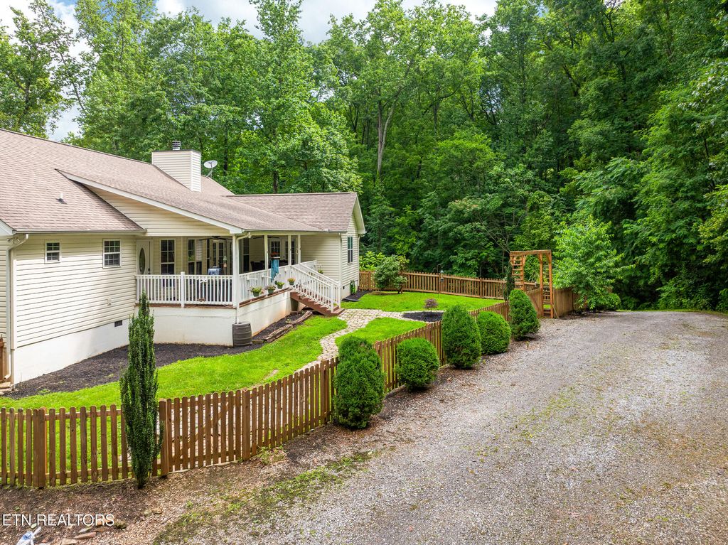 Photo of 118 Oakland Lane, Sweetwater, TN 37874 (MLS # 1305110)