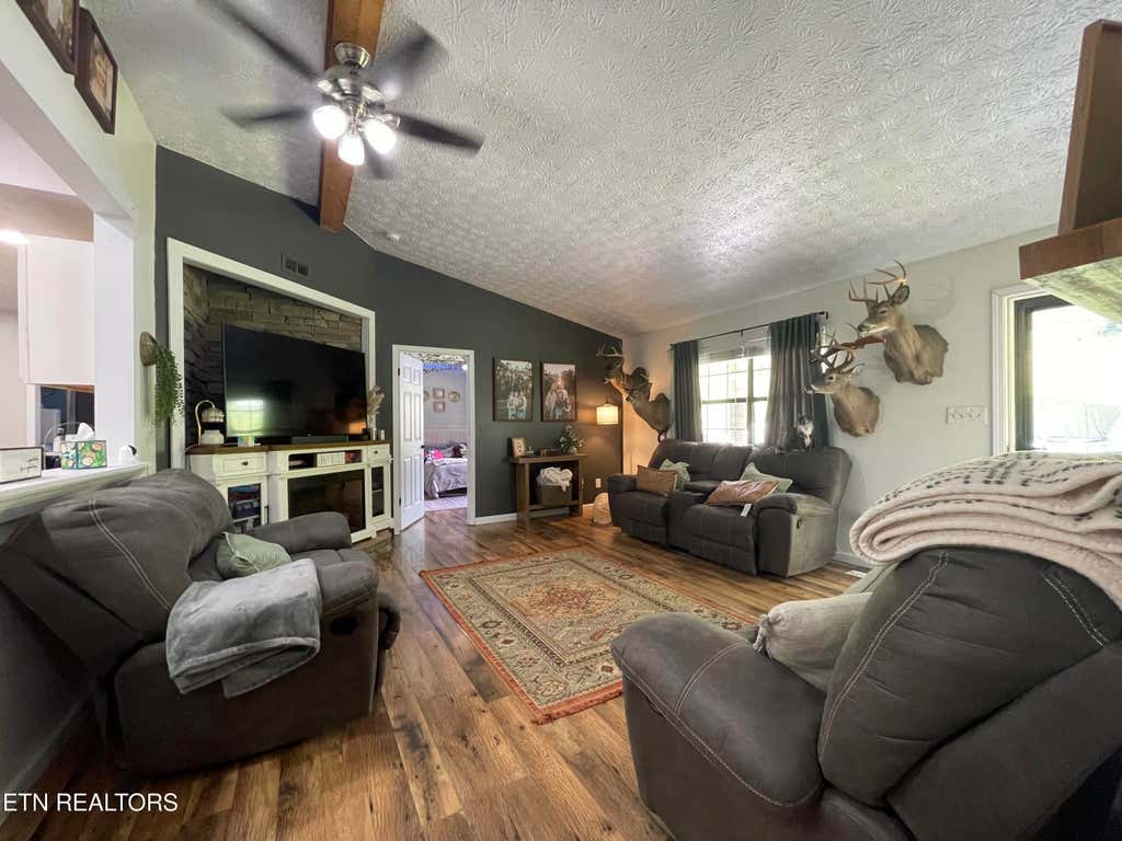 Photo of 2811 Lake City Hwy, Rocky Top, TN 37769 (MLS # 1343949)