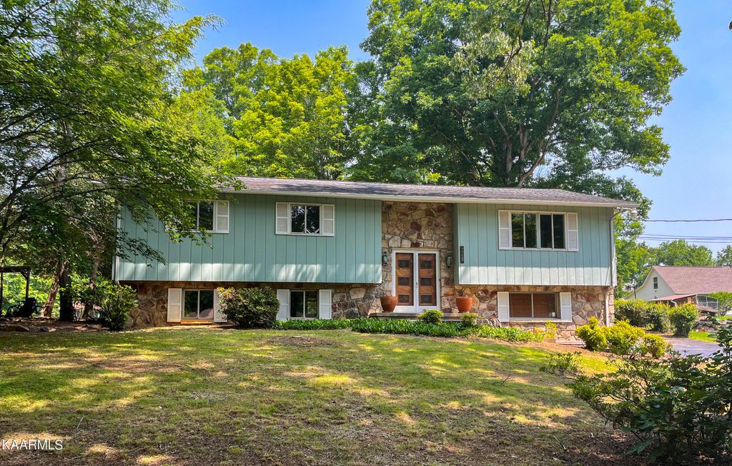 Photo of 7729 Gid Sherrod Lane, Strawberry Plains, TN 37871 (MLS # 1228254)