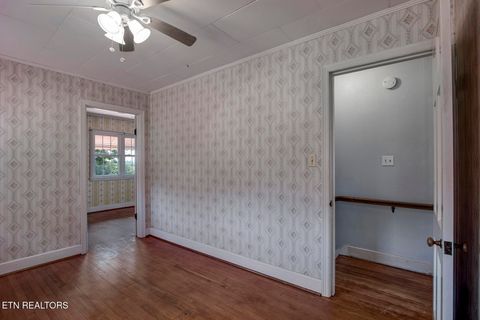 Tiny photo for 522 Court St, Wartburg, TN 37887 (MLS # 1325036)