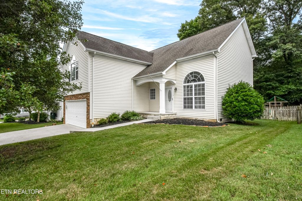 Photo of 929 Station View Rd, Knoxville, TN 37919 (MLS # 1345751)