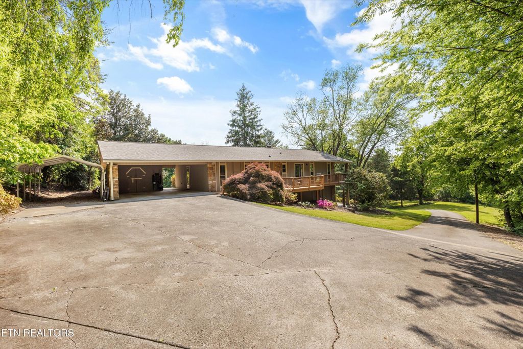 Photo of 2929 Louisville Boatdock Rd, Louisville, TN 37777 (MLS # 1299477)