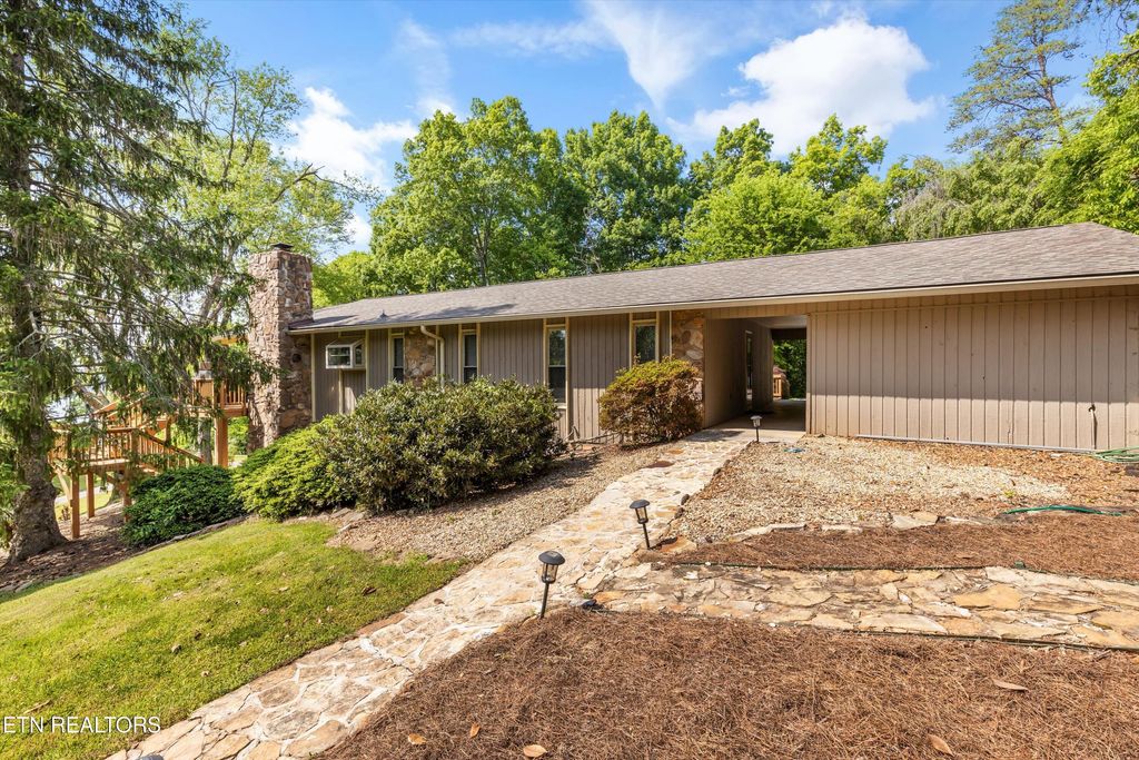 Photo of 2929 Louisville Boatdock Rd, Louisville, TN 37777 (MLS # 1299477)
