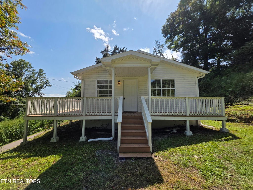Photo of 1115 Back Valley Rd, LaFollette, TN 37766 (MLS # 1353272)
