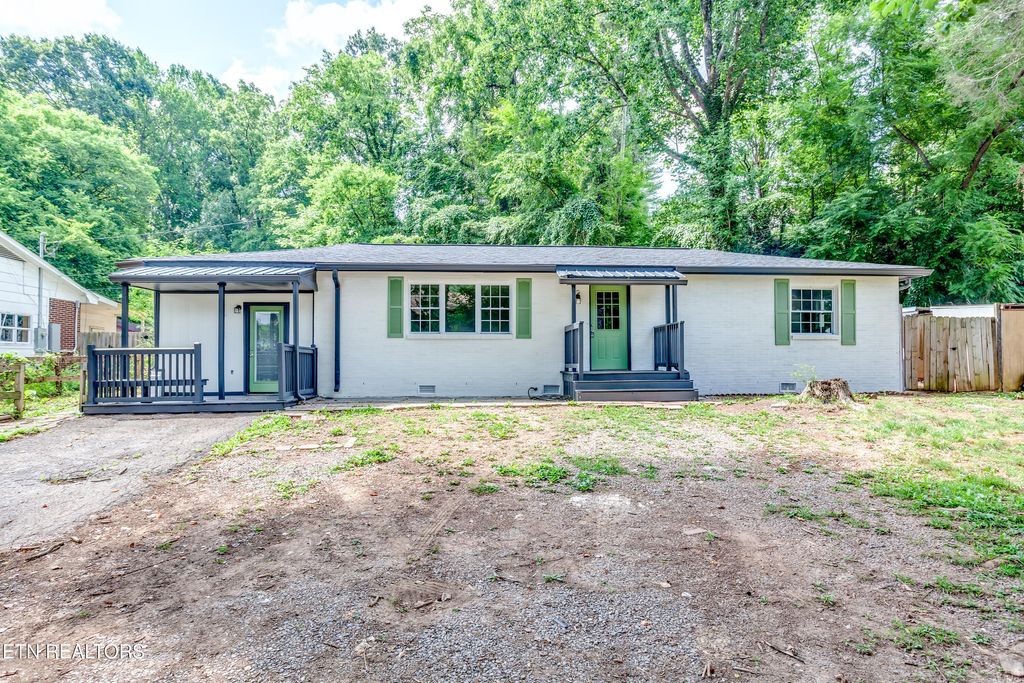 Photo of 2316 W Patrick Ave, Maryville, TN 37804 (MLS # 1344349)